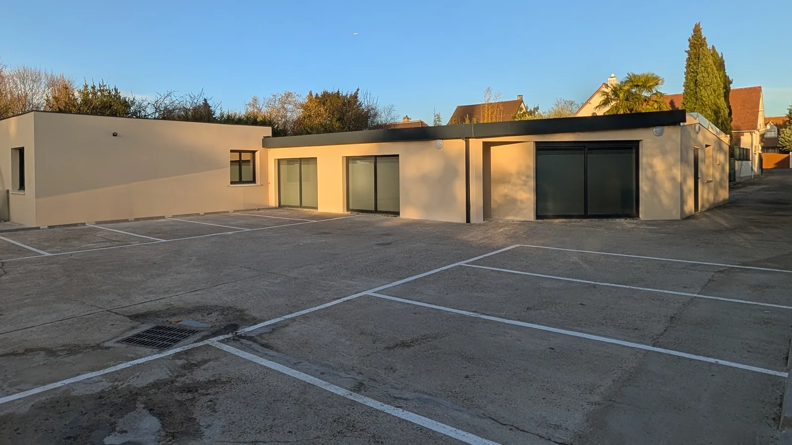 Le bâtiment et le stationnement du Pôle Santé des Convergences, à Conflans-Sainte-Honorine
